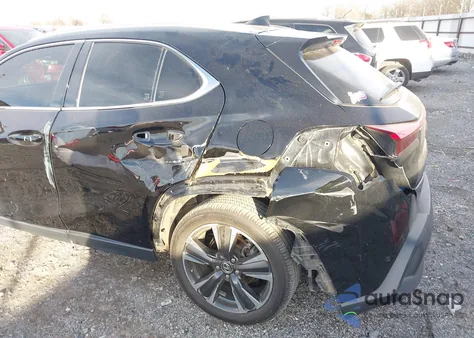 2021 Lexus Ux 200 z USA, uszkodzony, nr VIN JTHP3JBH7M2037733